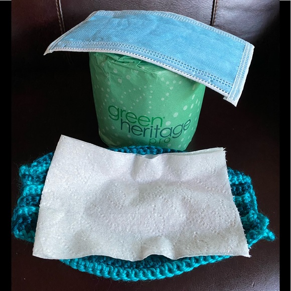 Decorative Hand-knitted Face Mask - Picture 5 of 8